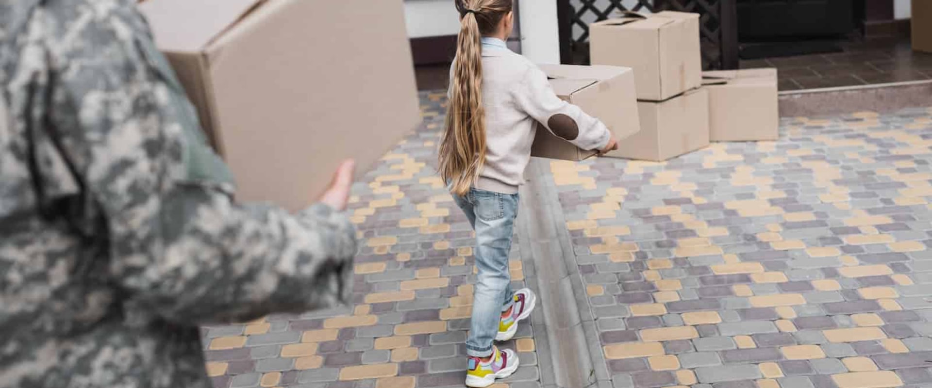 Are there any discounts available for military personnel or seniors during a long distance move?